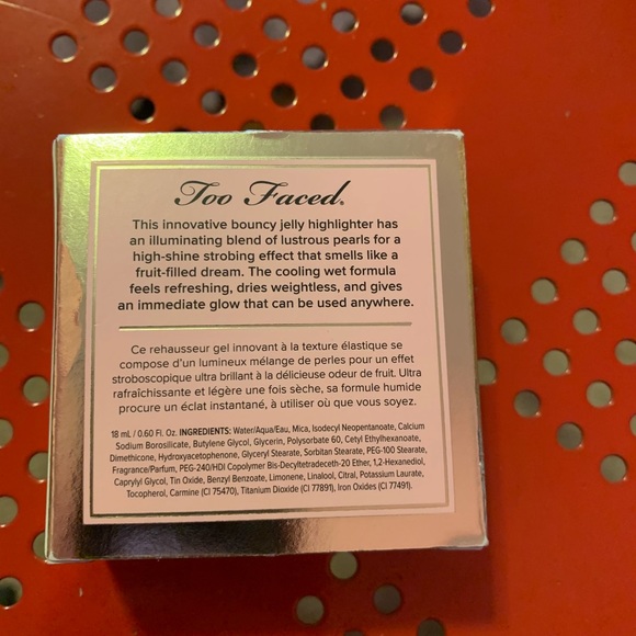 Too faced highlighter - Picture 3 of 5
